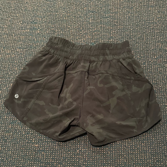 Tracker Low-Rise Lined Short 4” Camo - Picture 3 of 3